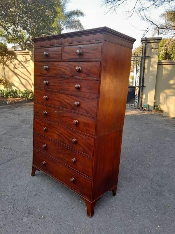 A Circa 1790 Mahogany Tall Boy / Chest On Chest With Wooden Knobs. Certified Georgian By The Brit...
