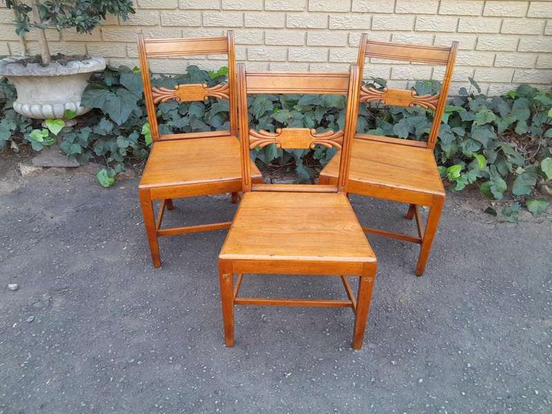 An Early 20th Century Set Of 3 Oak Chairs
