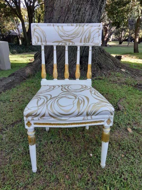 An Antique 19th Century Circa 1800's Set of Swedish Gustavian Period Painted and Gilded Settee an...