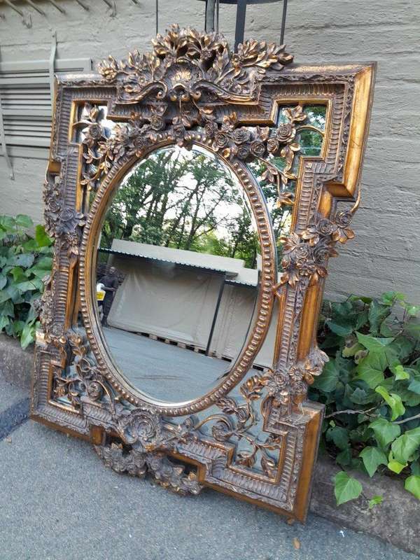 A 20th Century French Baroque Style Gilt Wood Mirror
