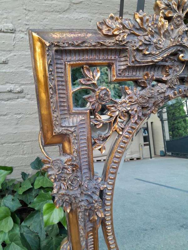 A 20th Century French Baroque Style Gilt Wood Mirror