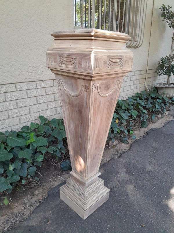 A 20th Century French-Style Carved Wooden Plinth in a Bleached Contemporary Finish