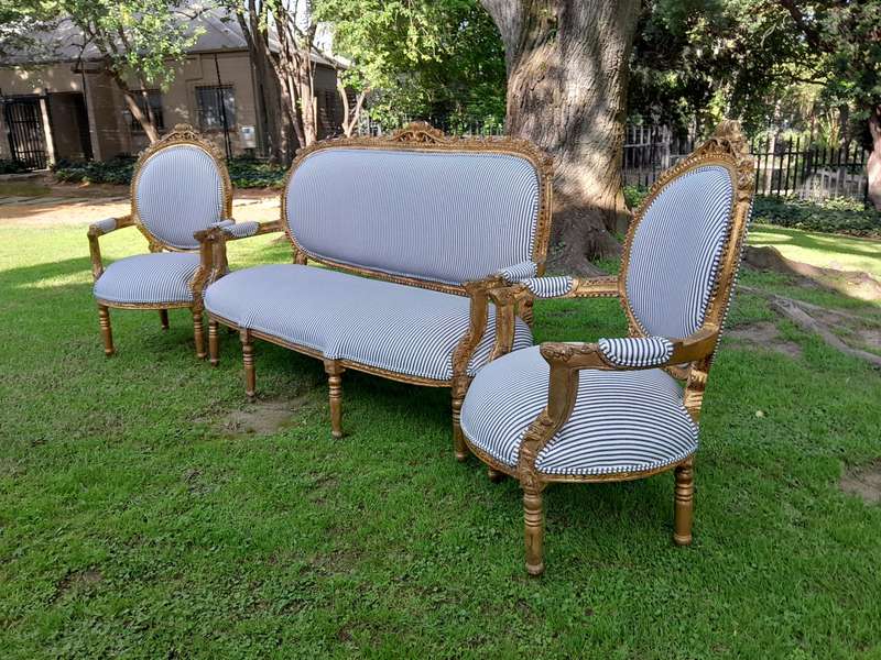 A 20th Century French Style Ornately Carved and Gilded Set Of Settee And a Pair Of Armchairs Upho...