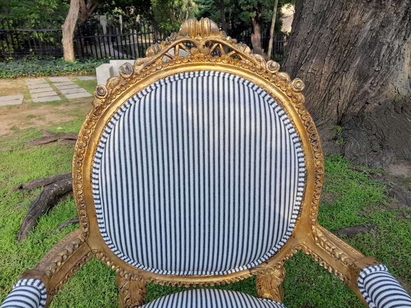 A 20th Century French Style Ornately Carved and Gilded Set Of Settee And a Pair Of Armchairs Upho...