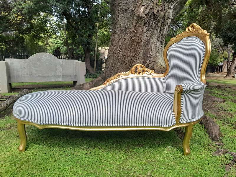 A French Style Ornately Carved Chaise / Chaise Lounge / Sofa Upholstered in a Contemporary Fabric...