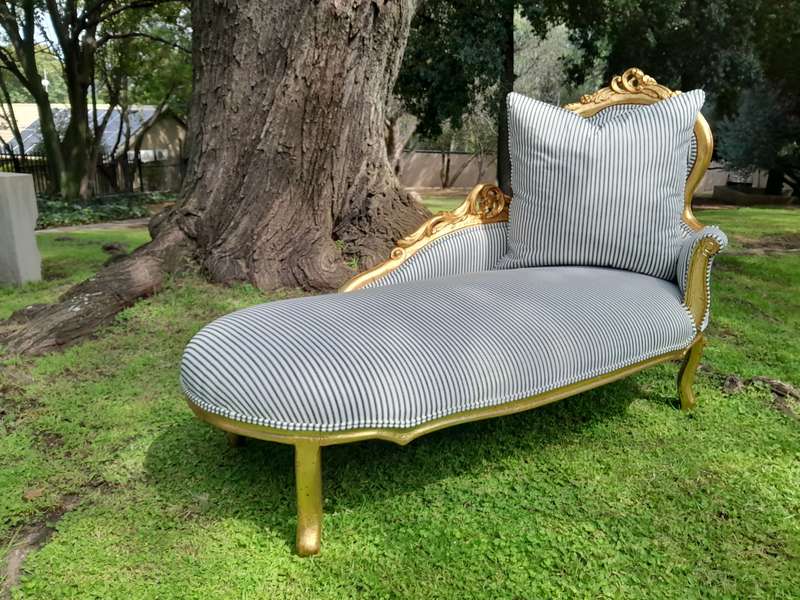A French Style Ornately Carved Chaise / Chaise Lounge / Sofa Upholstered in a Contemporary Fabric...
