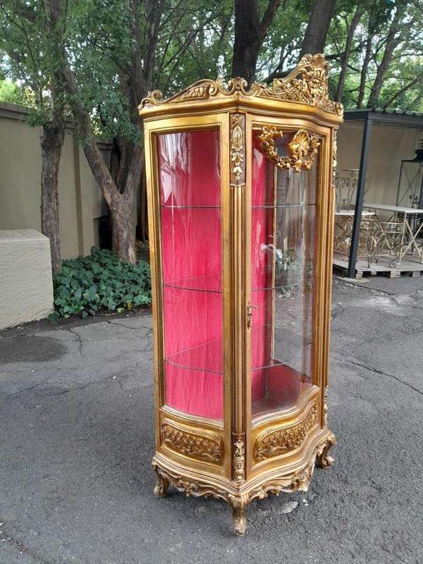 A 20th Century French Style Carved & Gilded Display Cabinet / Vitrine