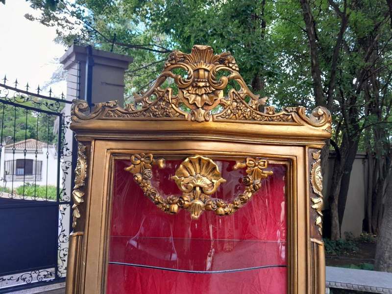 A 20th Century French Style Carved & Gilded Display Cabinet / Vitrine