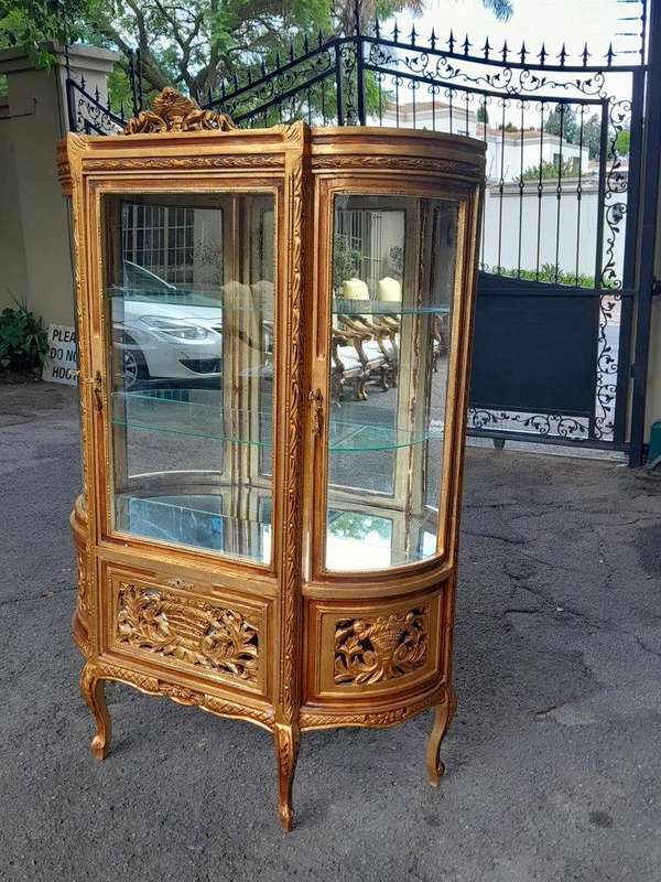 A 20th Century French Style Carved & Gilded Display Cabinet / Vitrine