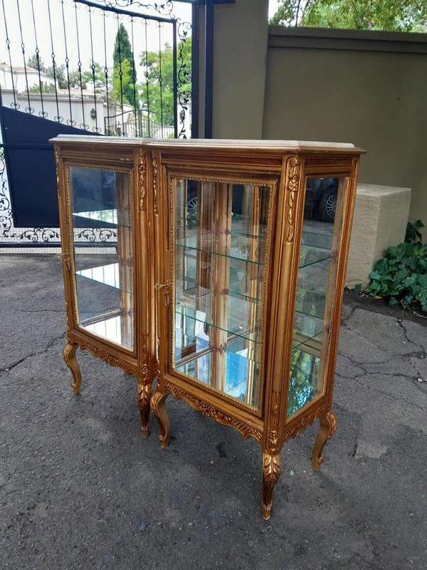 A French Style Pair of Gilded Display Cabinets / Vitrines with Marble Tops