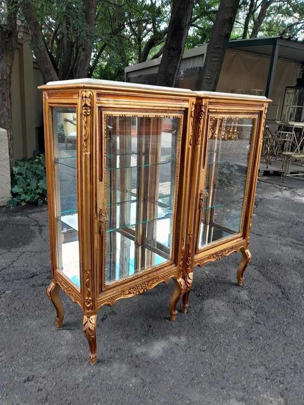 A French Style Pair of Gilded Display Cabinets / Vitrines with Marble Tops