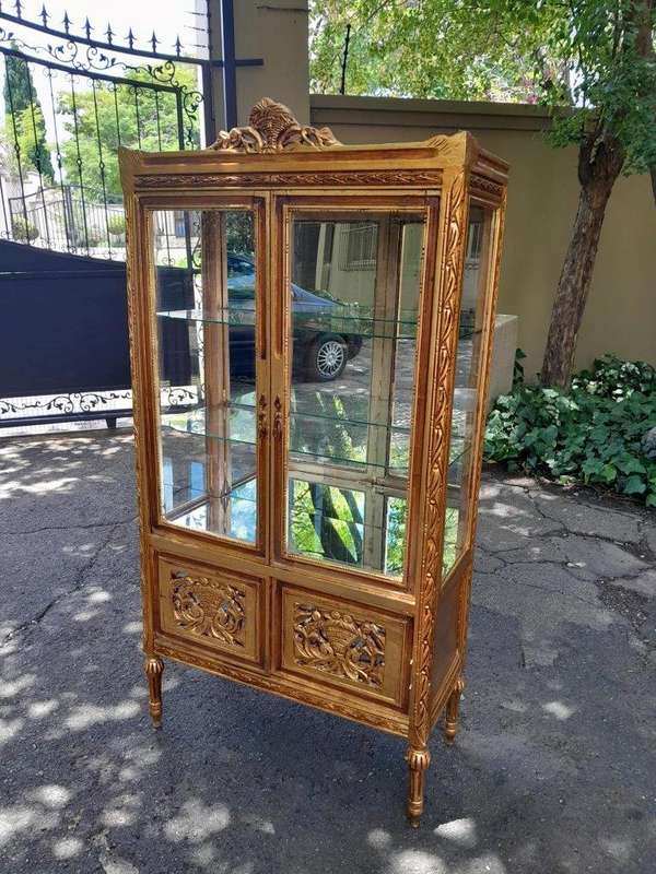 A 20th Century French Style Carved & Gilded Display Cabinet / Vitrine