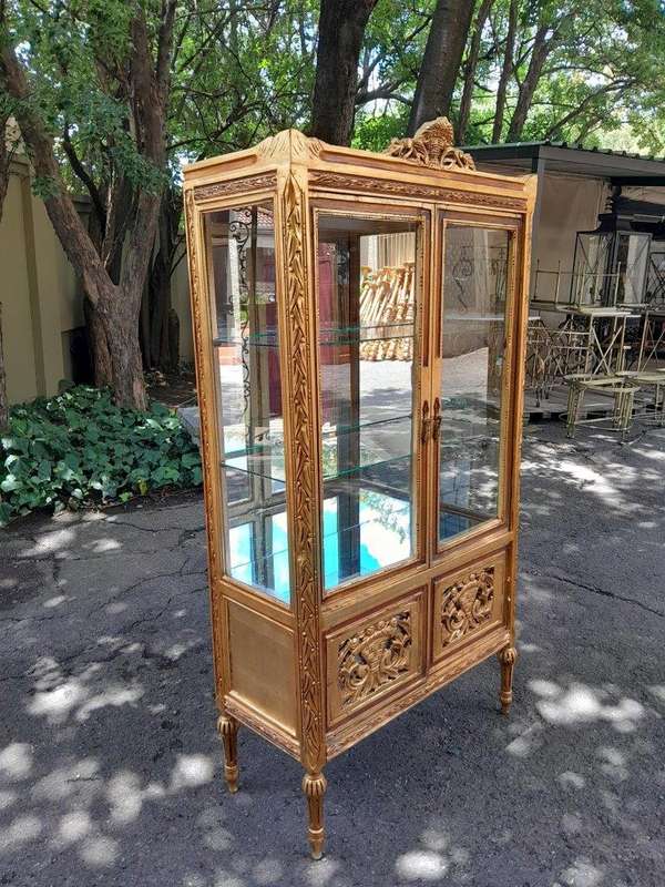 A 20th Century French Style Carved & Gilded Display Cabinet / Vitrine