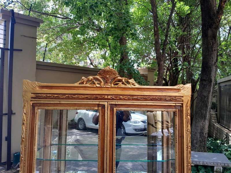 A 20th Century French Style Carved & Gilded Display Cabinet / Vitrine