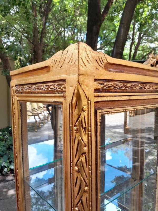 A 20th Century French Style Carved & Gilded Display Cabinet / Vitrine