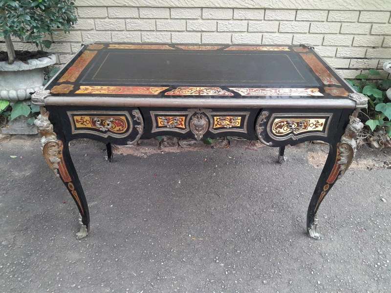 A French Style Louis XV Boulle Bureau Plat Writing Desk with Ormolu Mounts and Leather Top with G...