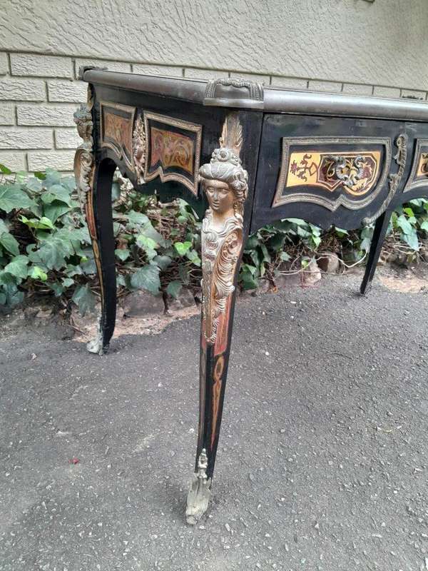 A French Style Louis XV Boulle Bureau Plat Writing Desk with Ormolu Mounts and Leather Top with G...