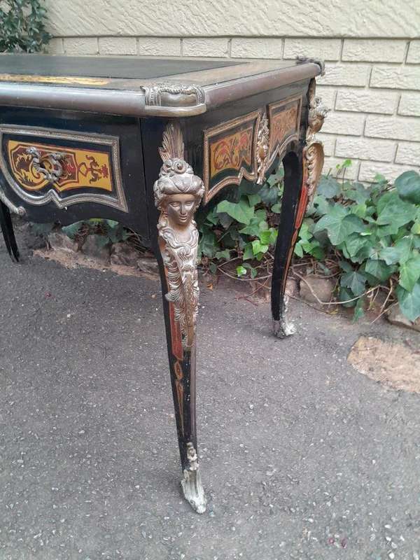 A French Style Louis XV Boulle Bureau Plat Writing Desk with Ormolu Mounts and Leather Top with G...