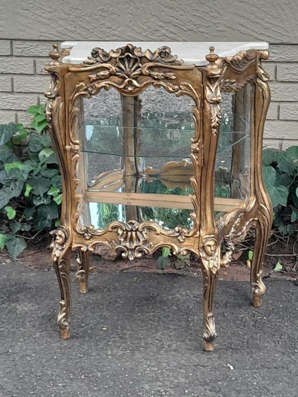 A 20th Century Ornate French Style Carved & Gilded Display Cabinet / Vitrine with Marble Top