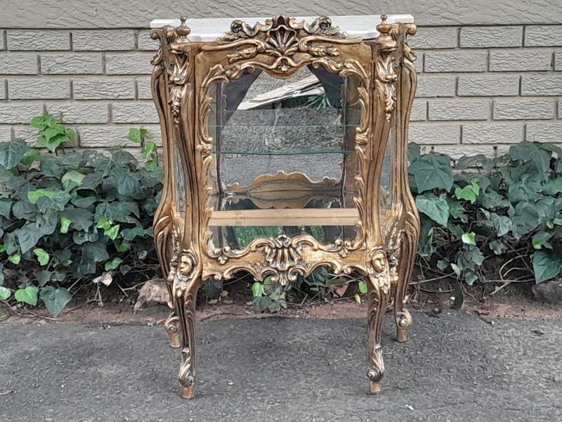 A 20th Century Ornate French Style Carved & Gilded Display Cabinet / Vitrine with Marble Top