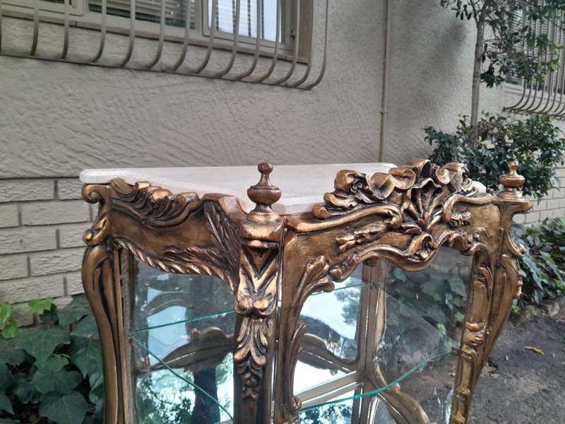 A 20th Century Ornate French Style Carved & Gilded Display Cabinet / Vitrine with Marble Top