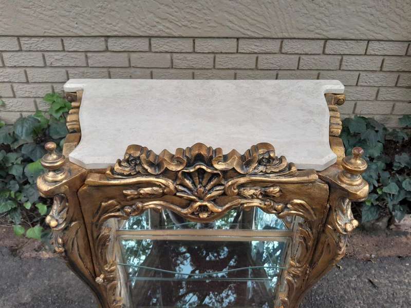 A 20th Century Ornate French Style Carved & Gilded Display Cabinet / Vitrine with Marble Top