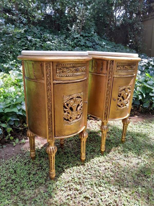 A Pair of French Style Ornately Carved Giltwood Pedestals / Side Tables with Marble Tops