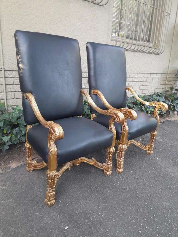A 20th Century French Style Carved and Giltwood Arm Chairs Upholstered in Leather)