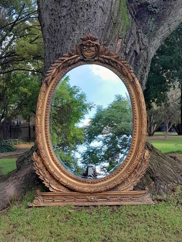 A French Style Ornately Carved and Gilded Bevelled Mirror 7