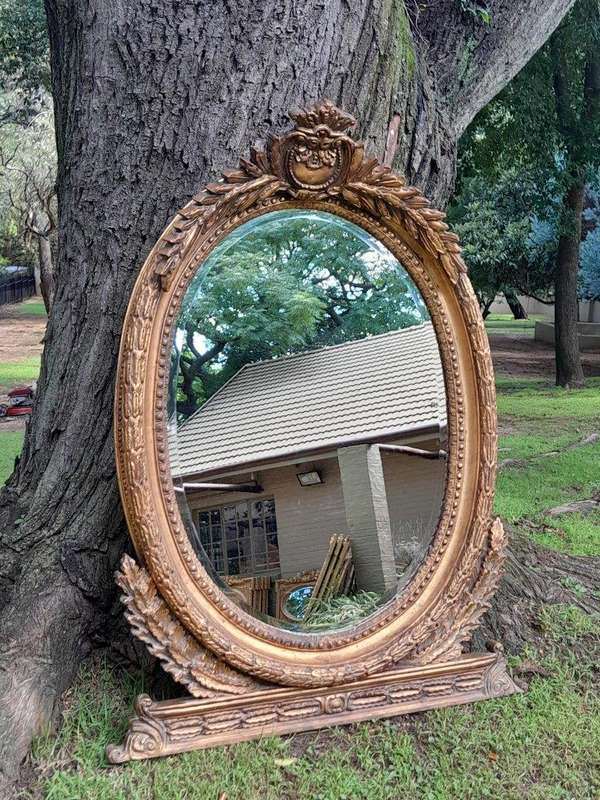 A French Style Ornately Carved and Gilded Bevelled Mirror 7