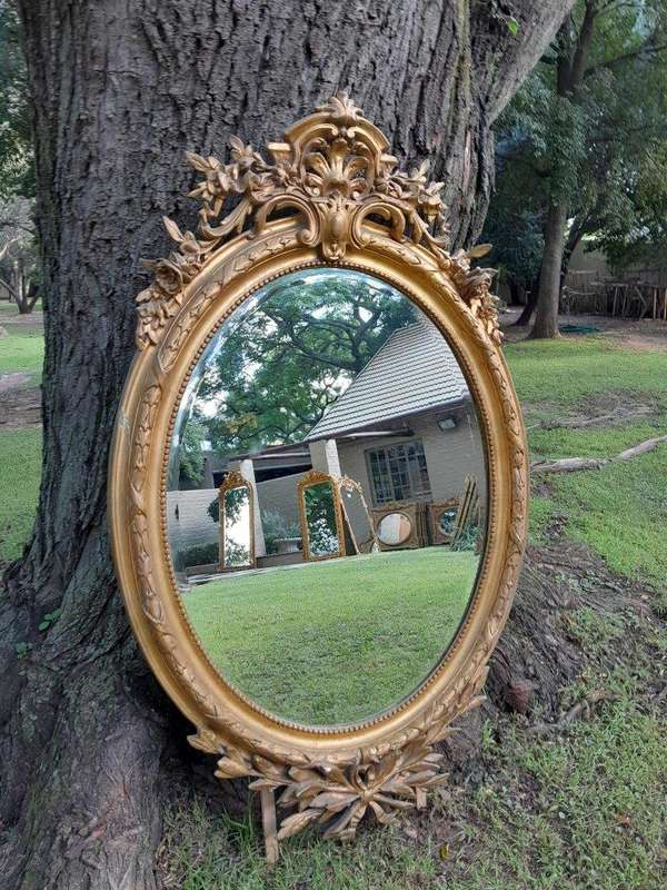 A French Style Ornately Carved and Gilded Bevelled Mirror 8