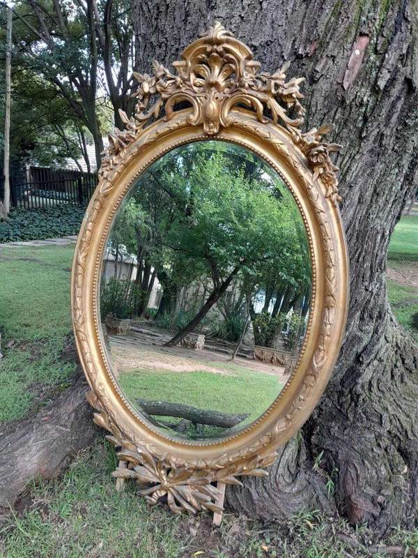 A French Style Ornately Carved and Gilded Bevelled Mirror 8