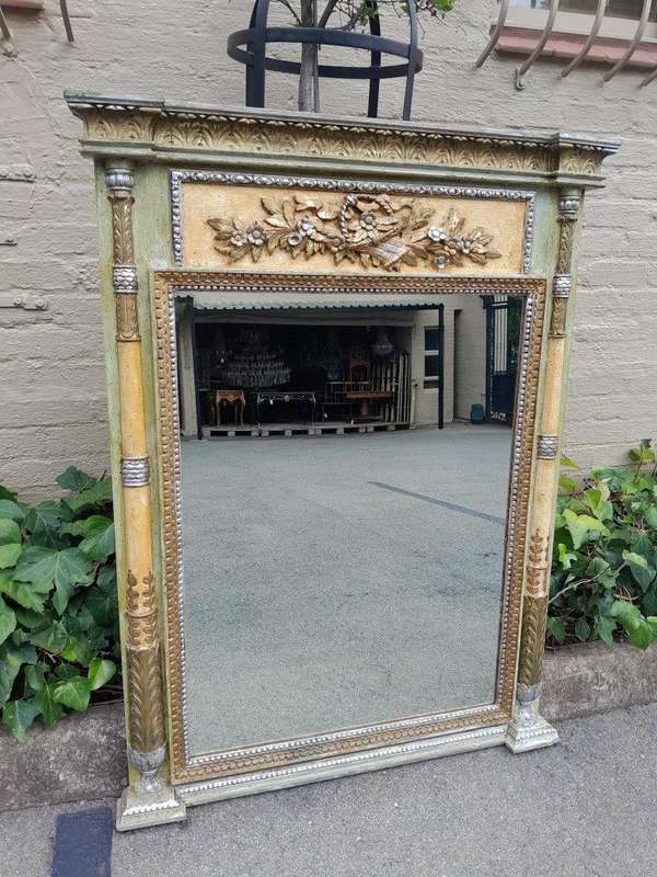 A 20th Century French Style Carved Giltwood Mirror