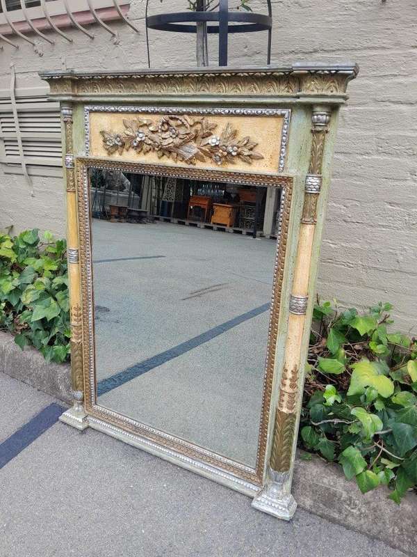 A 20th Century French Style Carved Giltwood Mirror