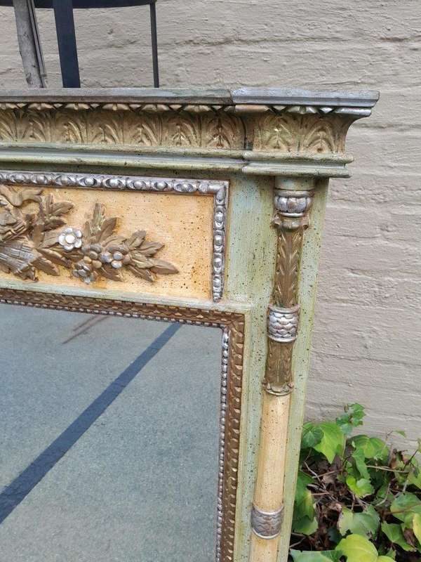 A 20th Century French Style Carved Giltwood Mirror