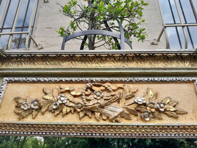 A 20th Century French Style Carved Giltwood Mirror