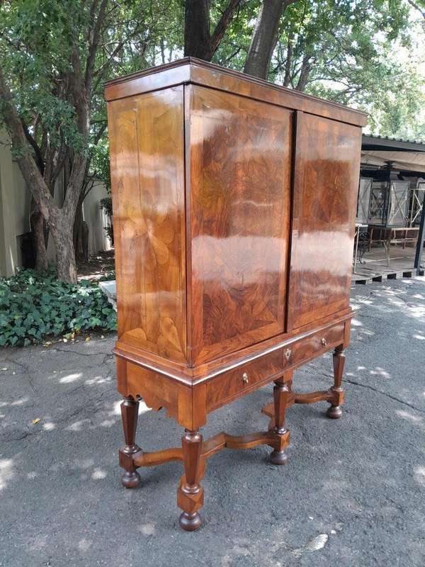 An Exceptional 18th Century Circa 1710 Dutch William and Mary Cabinet on Stand. Olive Oyster with...