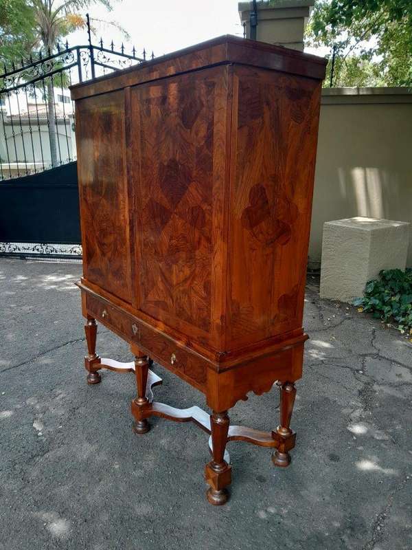 An Exceptional 18th Century Circa 1710 Dutch William and Mary Cabinet on Stand. Olive Oyster with...
