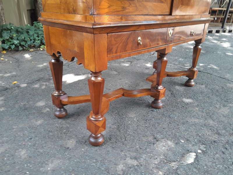 An Exceptional 18th Century Circa 1710 Dutch William and Mary Cabinet on Stand. Olive Oyster with...