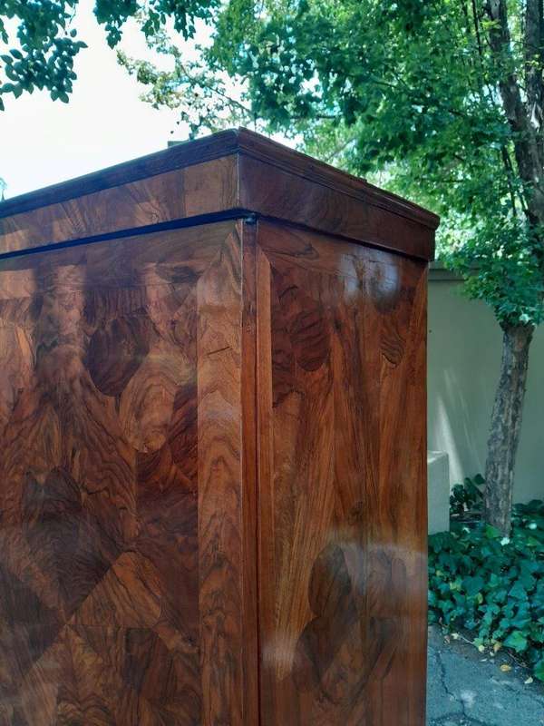An Exceptional 18th Century Circa 1710 Dutch William and Mary Cabinet on Stand. Olive Oyster with...