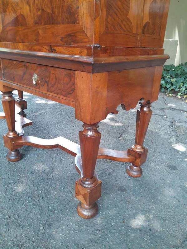An Exceptional 18th Century Circa 1710 Dutch William and Mary Cabinet on Stand. Olive Oyster with...