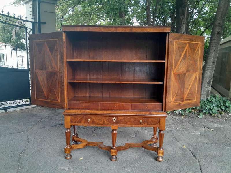 An Exceptional 18th Century Circa 1710 Dutch William and Mary Cabinet on Stand. Olive Oyster with...