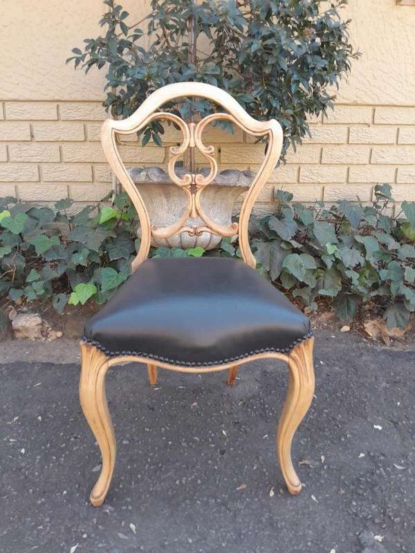 A 20th Century Set Of Five Carved Mahogany Dining Chairs In A Contemporary Bleached  /  Natural F...