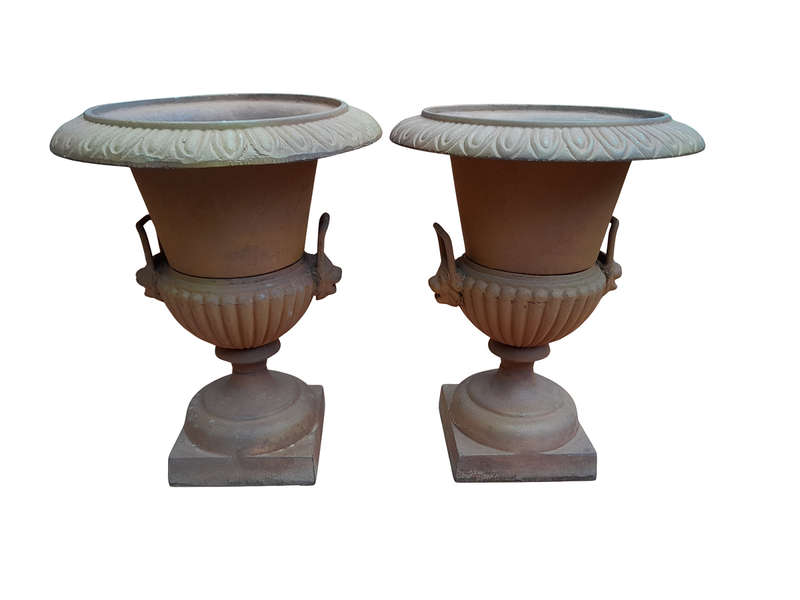 A 20TH Century French Pair of Cast Iron Urns with Handles (19,2kg)