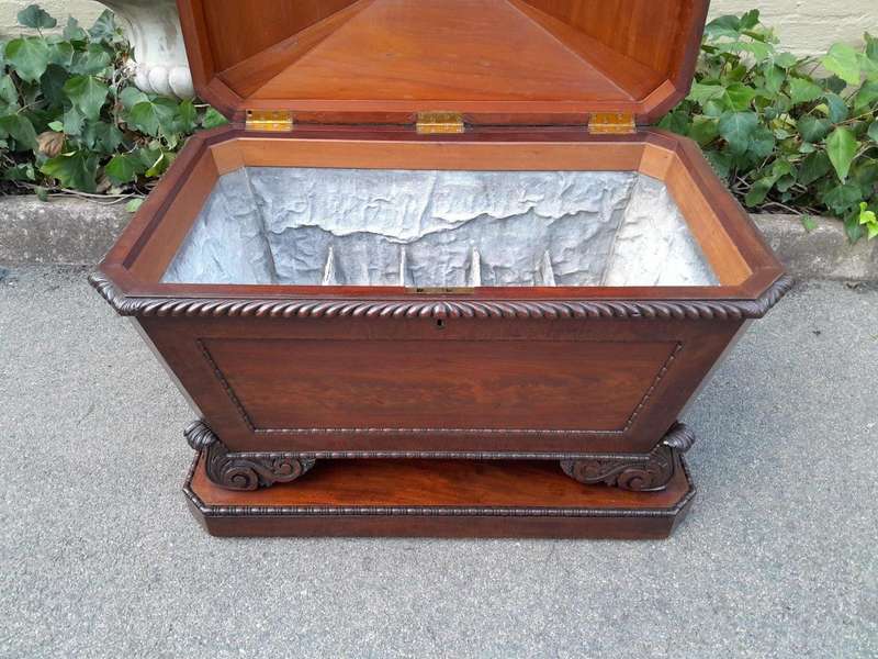 A 19th Century Flame Mahogany Wooden Carved  Cellarette on Carved Feet (Interior with Lead Linin...