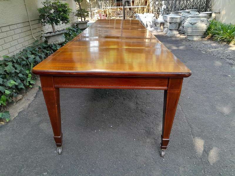 An Antique Edwardian Mahogany and Inlaid Dining Extension Table