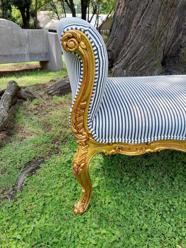 A 20th Century French Style Ornately Carved And Hand Gilded Baroque Window Seat / Bench