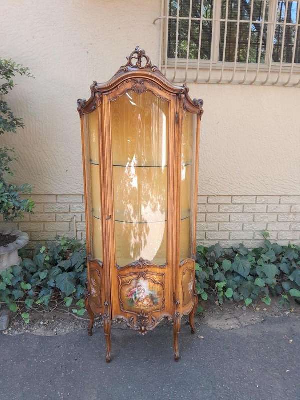 20th Century French Ornately Carved Walnut Vernis Martin Style Vitrine / Display Cabinet with Cur...