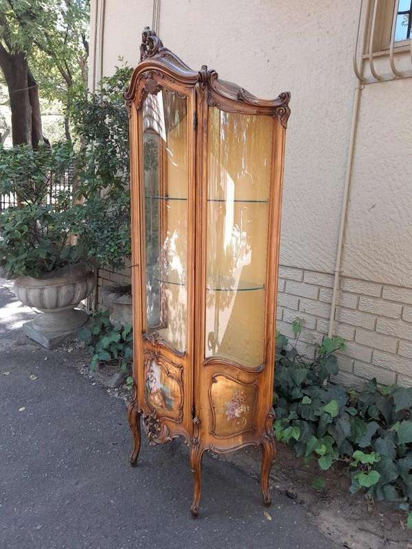 20th Century French Ornately Carved Walnut Vernis Martin Style Vitrine / Display Cabinet with Cur...