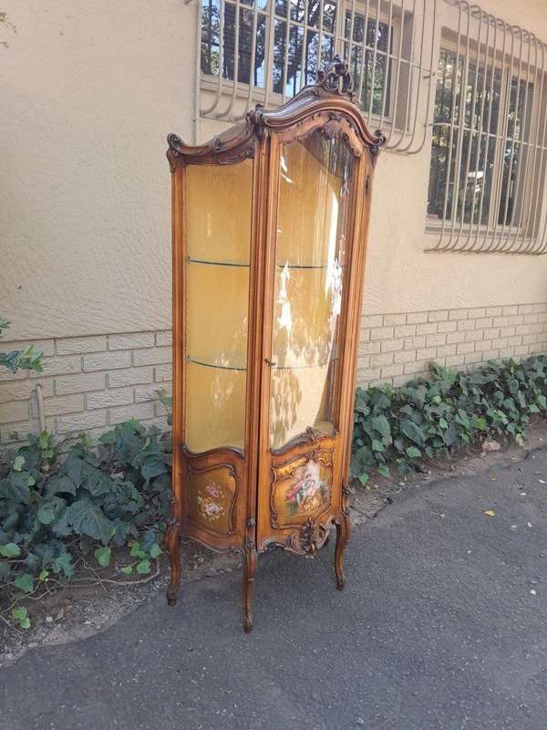 20th Century French Ornately Carved Walnut Vernis Martin Style Vitrine / Display Cabinet with Cur...